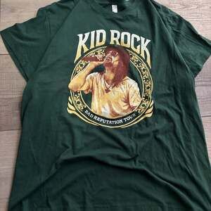 Kid Rock Bad Reputation Tour T-Shirt Women's Large Green and Gold